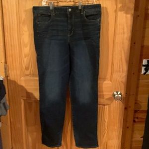 American Eagle women’s jeans stretch 18 long.